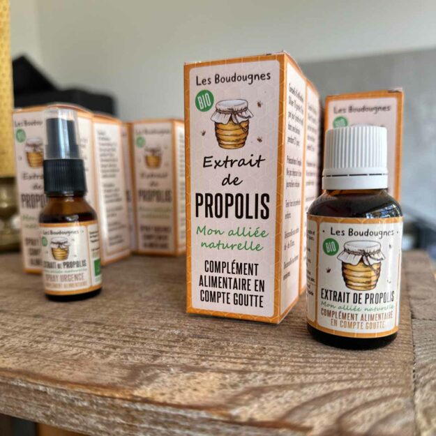 Création d'étiquette autocollante pour flacon + packaging d'emballage en Vaucluse by Graficjooz